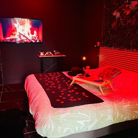 Jungle Love Room De L Hermitage トゥルノン・シュル・ローヌ エクステリア 写真