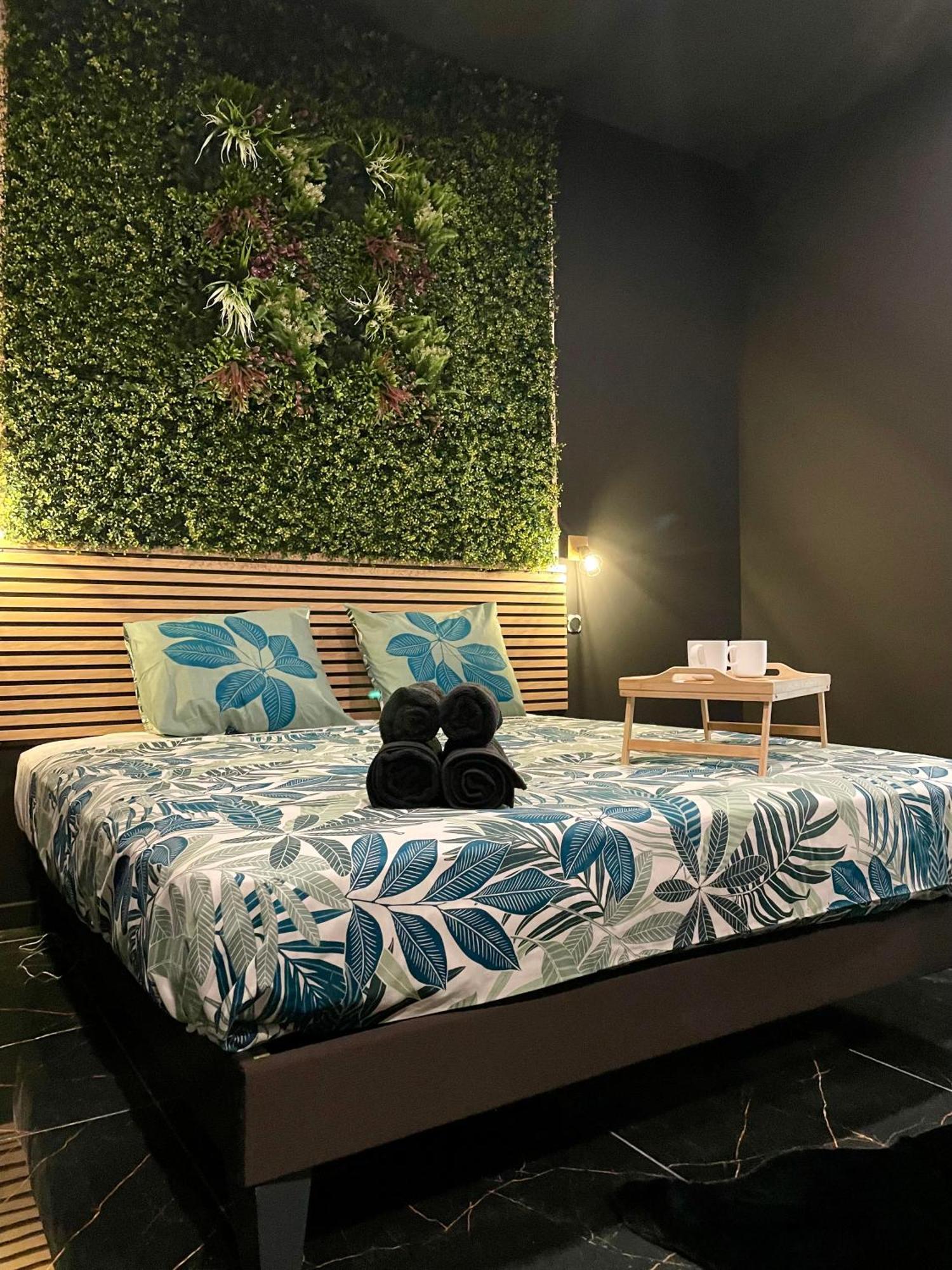 Jungle Love Room De L Hermitage トゥルノン・シュル・ローヌ エクステリア 写真