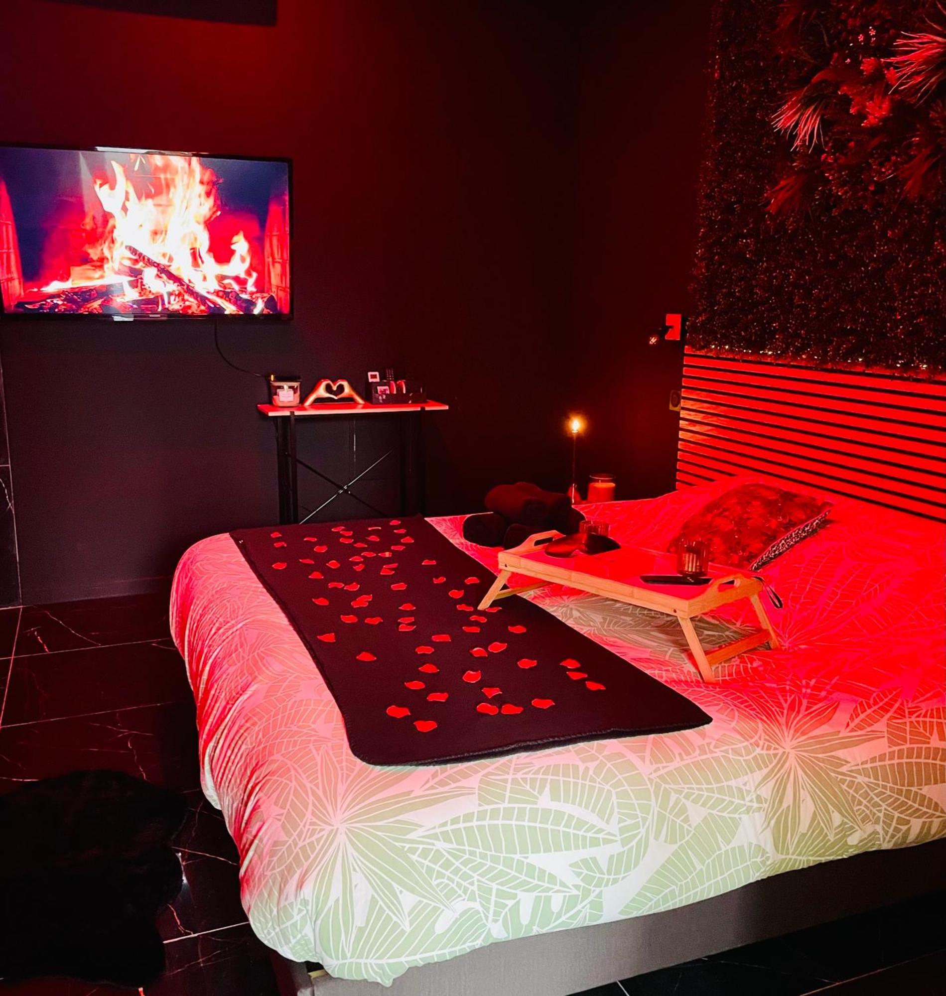 Jungle Love Room De L Hermitage トゥルノン・シュル・ローヌ エクステリア 写真